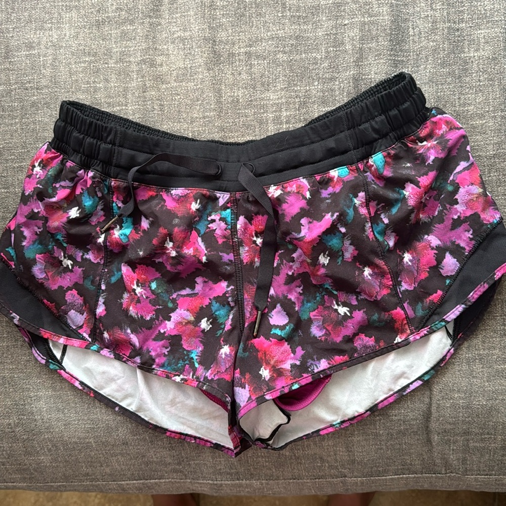 Lulu lemon hotty hot low rise shorts